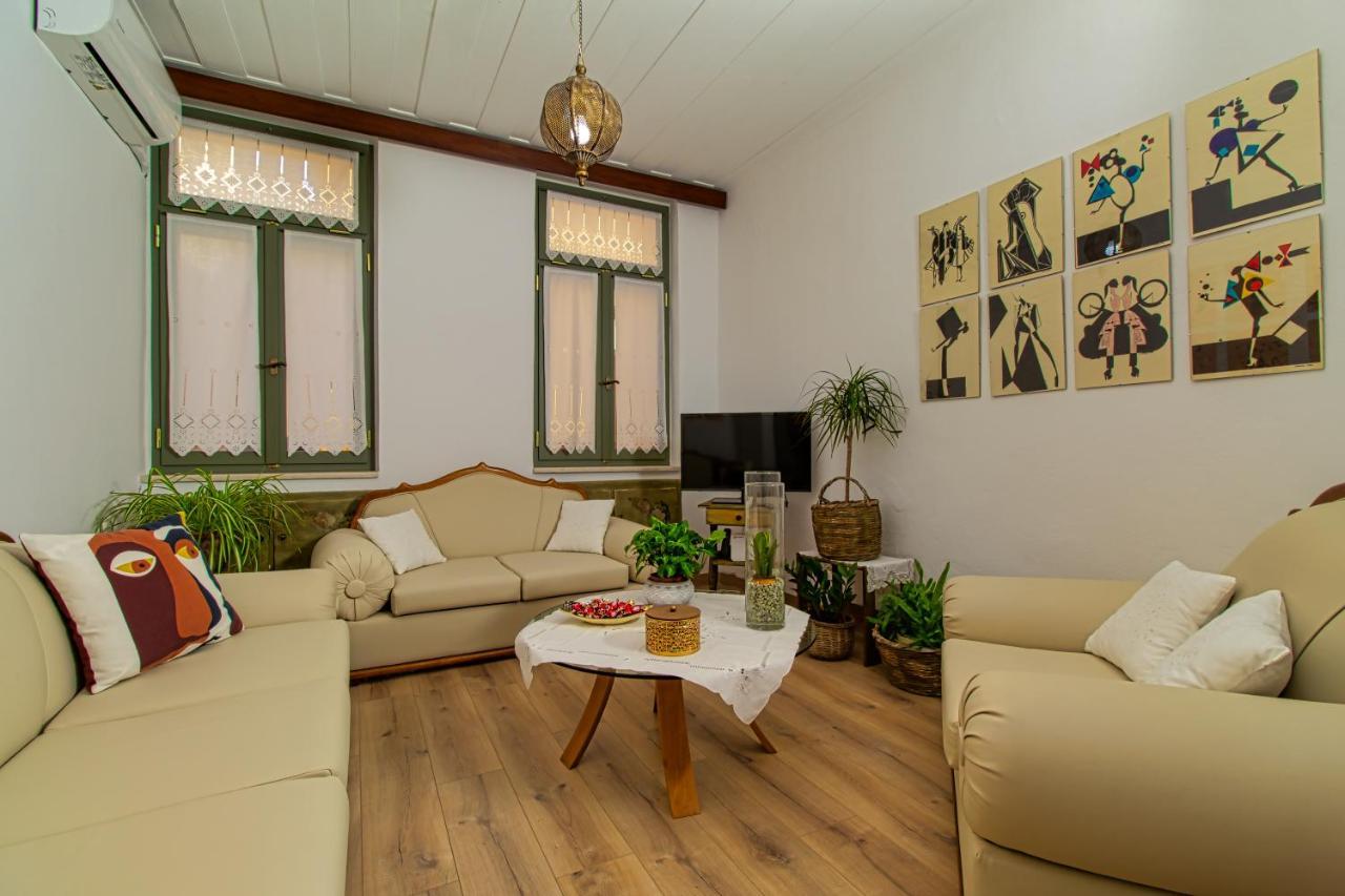 Antonia Traditional Estate Apartment