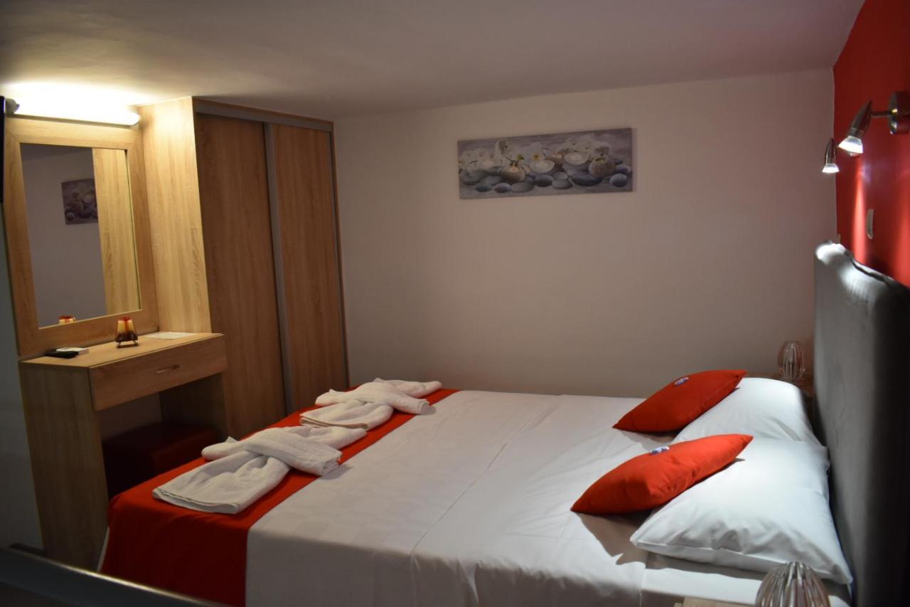 Rodoula Luxury 1 *