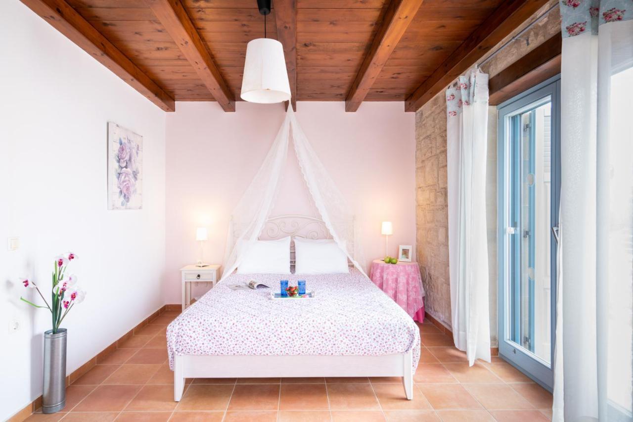 Beachfront Turquoise With Private Pool, Bbq And Ping Pong Table Villa