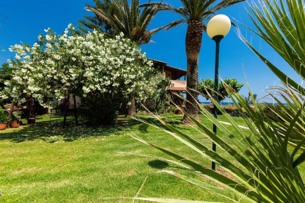 Effie Front With Pool Appartement