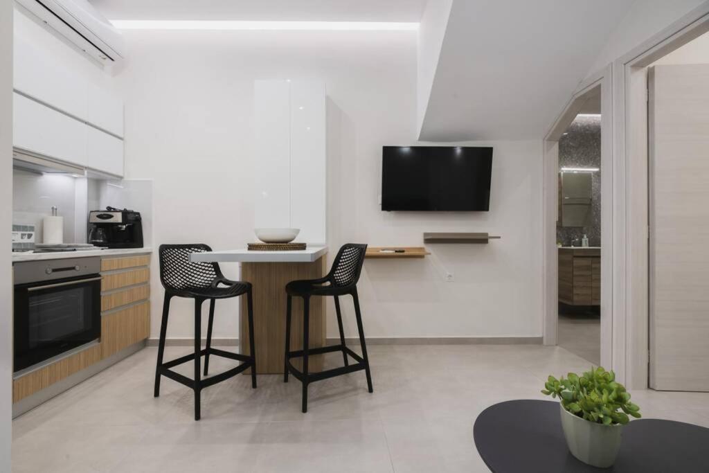 Apartment Peris 5 With Yard Steps To Bus St & Old Town Chania (Crete)