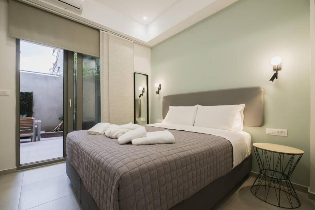 Peris 5 With Yard Steps To Bus St & Old Town Apartment Chania (Crete)