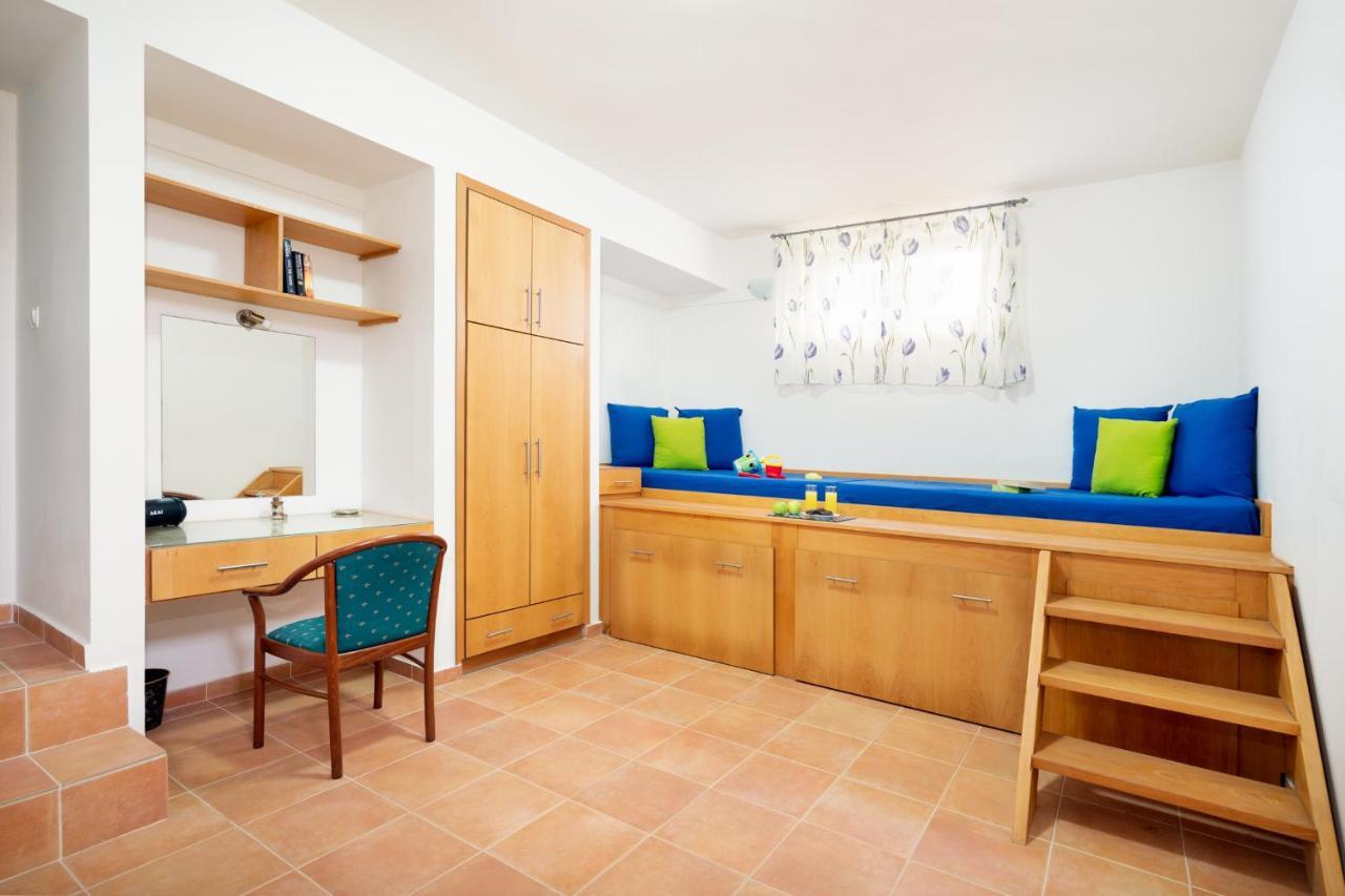 Villa Beachfront Turquoise With Private Pool, Bbq And Ping Pong Table Chania (Crete)