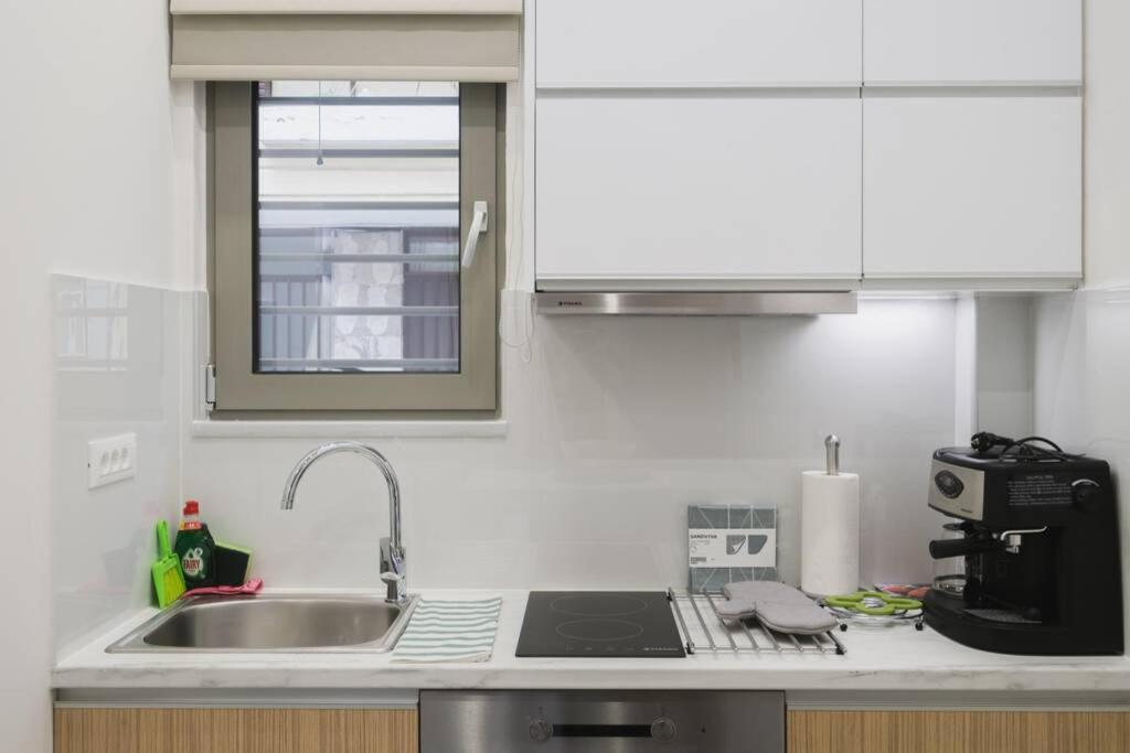 Apartment Peris 5 With Yard Steps To Bus St & Old Town Chania (Crete)