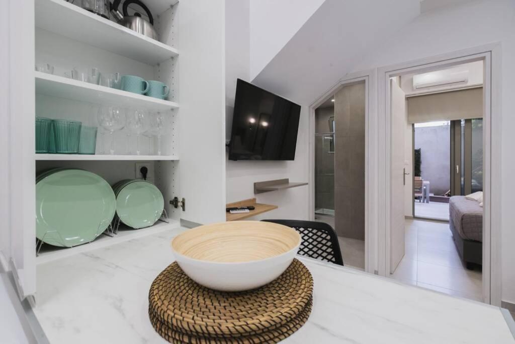 Peris 5 With Yard Steps To Bus St & Old Town *