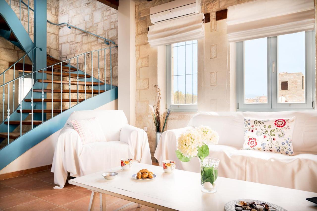 Beachfront Turquoise With Private Pool, Bbq And Ping Pong Table * Chania (Crete)