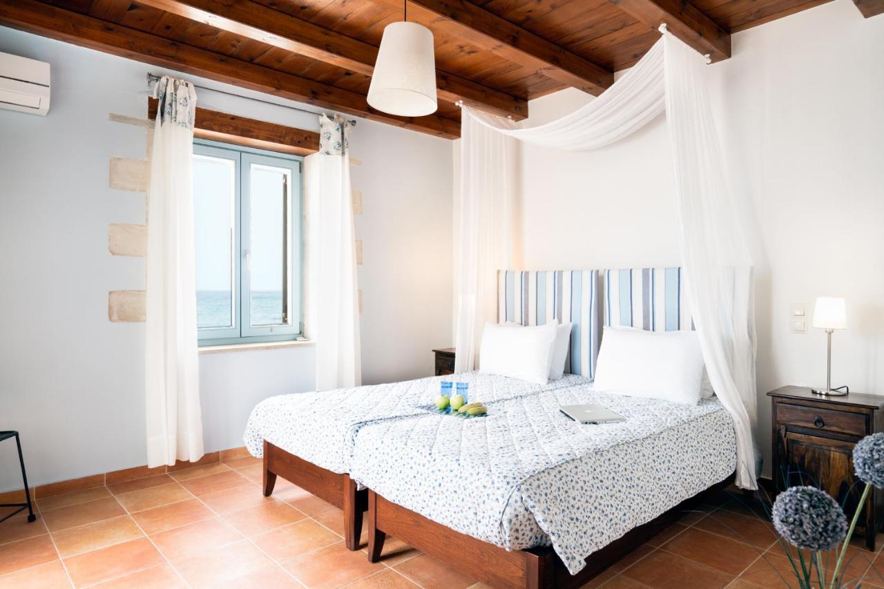 Beachfront Turquoise With Private Pool, Bbq And Ping Pong Table Villa Chania (Crete)