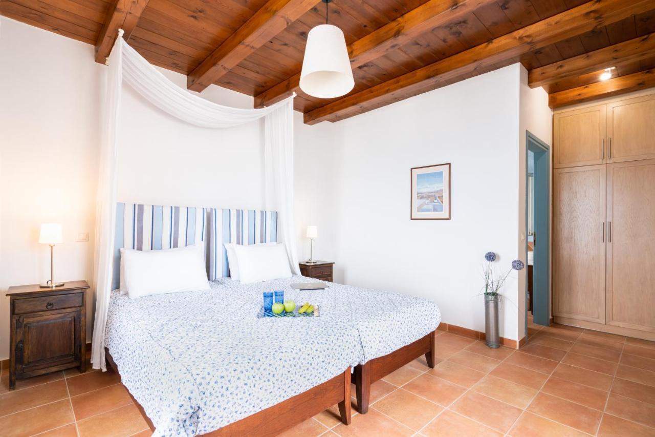 Beachfront Turquoise With Private Pool, Bbq And Ping Pong Table Villa Chania (Crete)