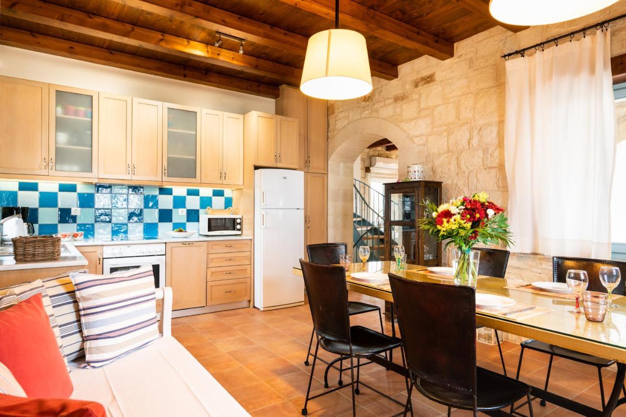 Beachfront Turquoise With Private Pool, Bbq And Ping Pong Table * Chania (Crete)
