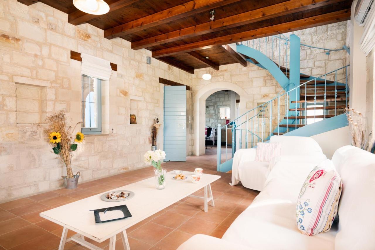 Villa Beachfront Turquoise With Private Pool, Bbq And Ping Pong Table Chania (Crete)