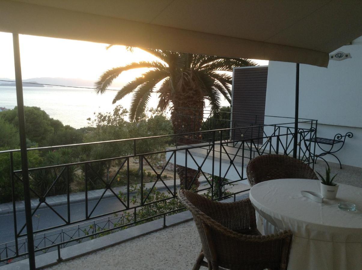 Hotel Akrotiri 2*