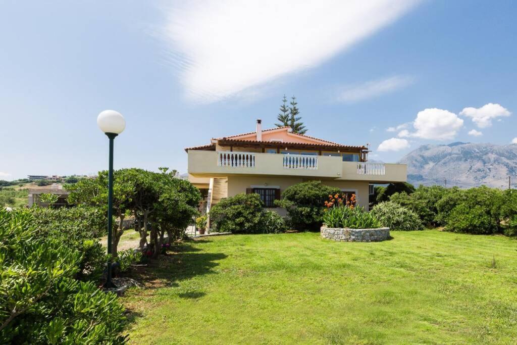 Effie Front With Pool Apartment