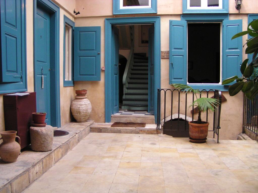 Amphora Hotel 3*