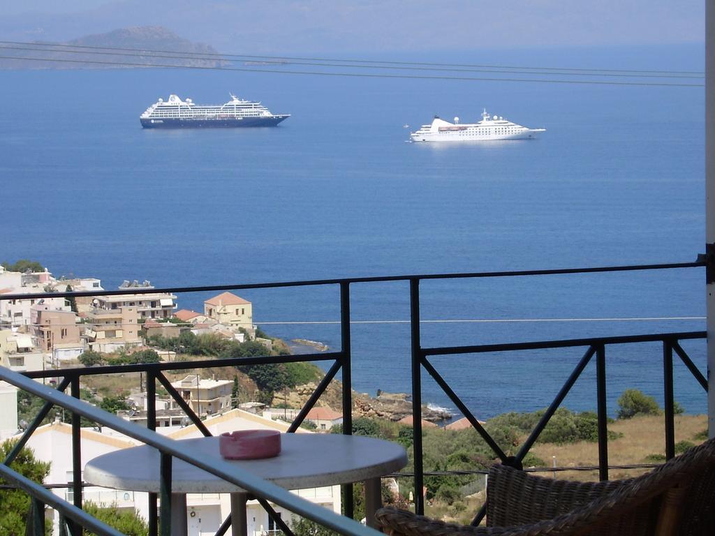 Akrotiri Hotel 2*