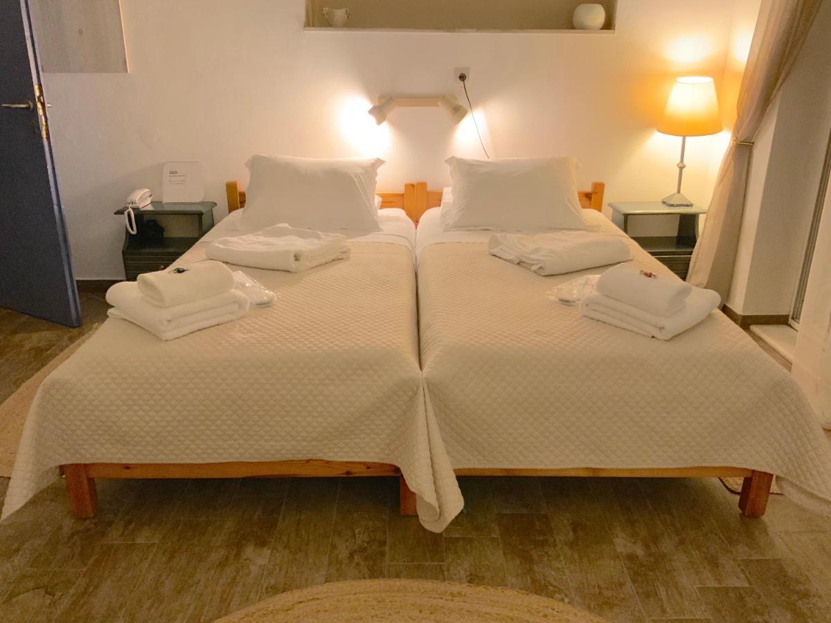 Akrotiri Hotel 2*