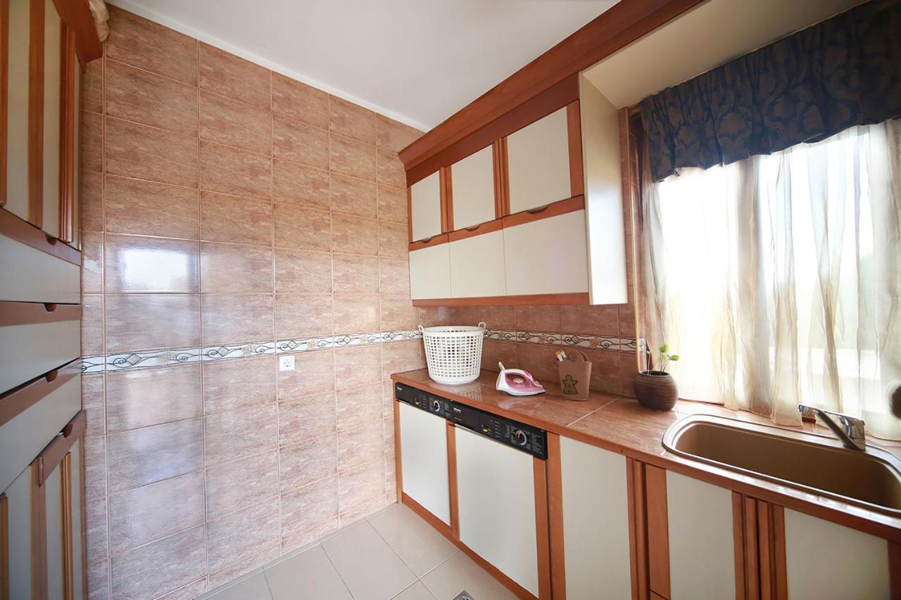 Nikis Villa *