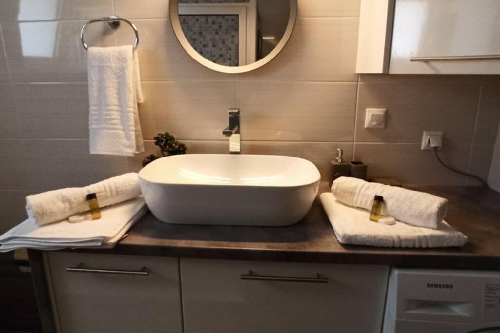 Appartement Modern αpt 500m From The Beach.