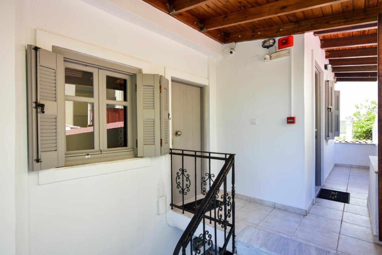 Urban Manos Inn
