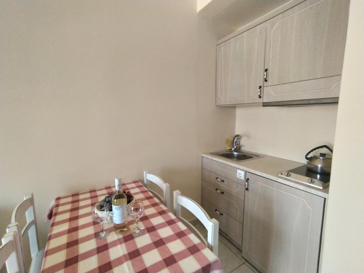 Iro Apartment