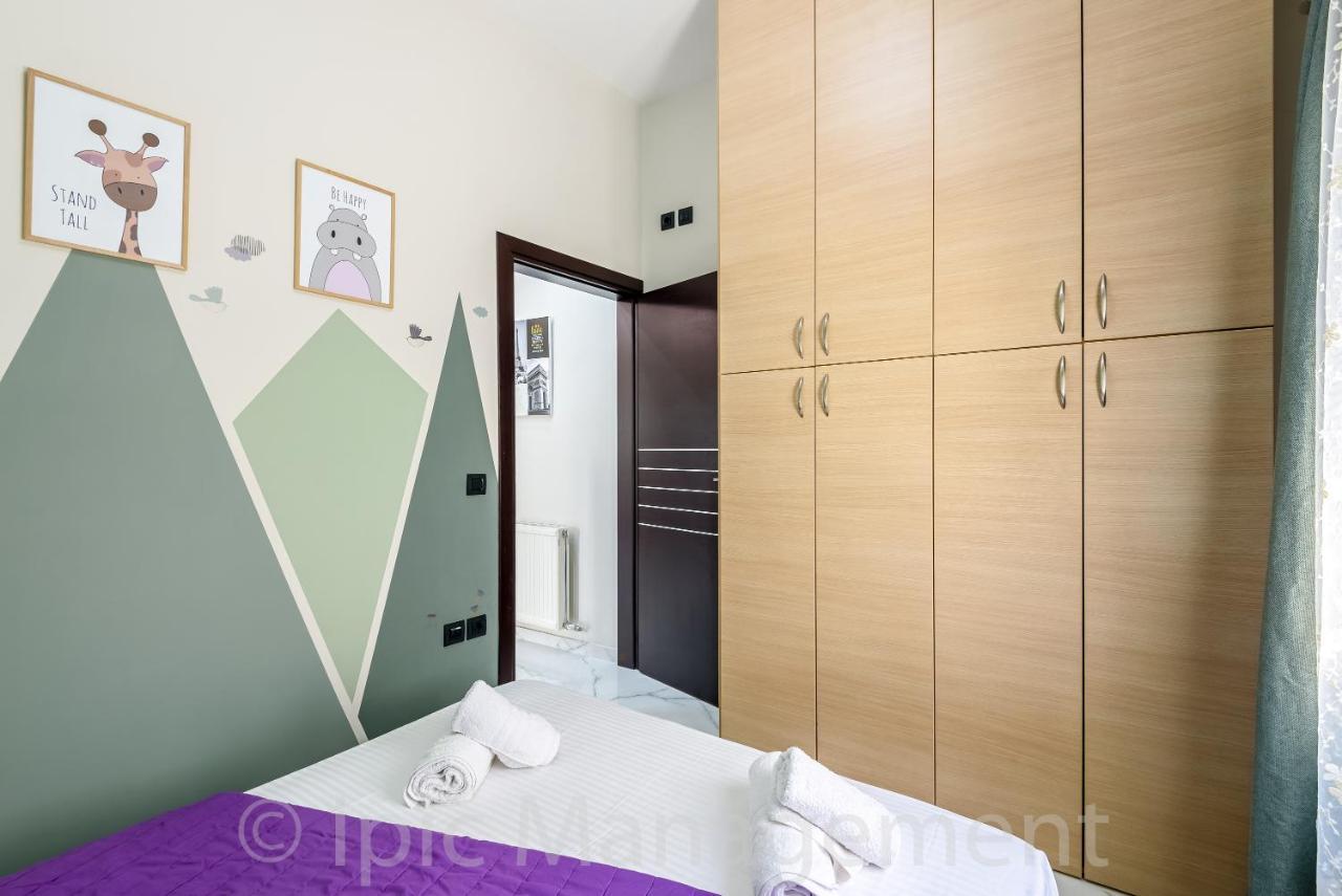 Apartment Center With Rooftop Swimming Pool *