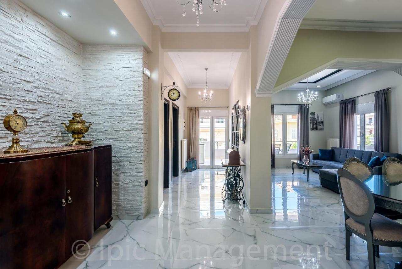 Apartment Center With Rooftop Swimming Pool