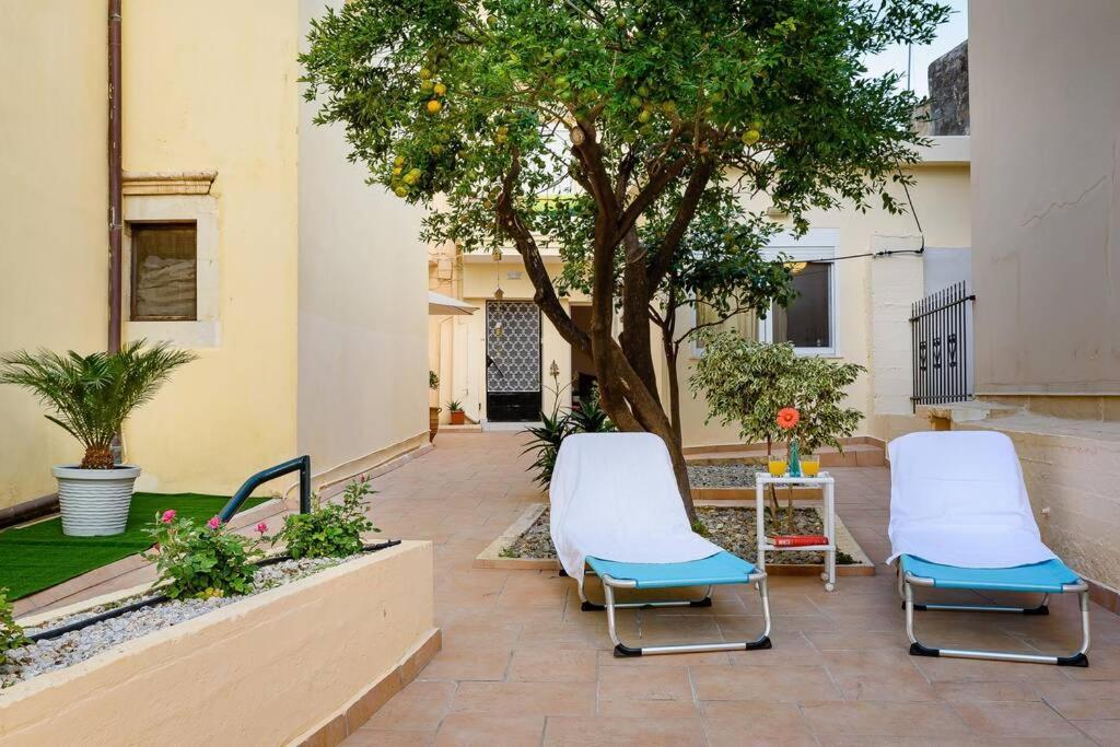 Vakantiehuis Family W. Yard In Beating Heart Of Old Town