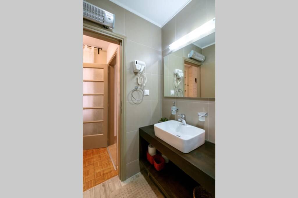 Holiday home Family W. Yard In Beating Heart Of Old Town Chania (Crete)