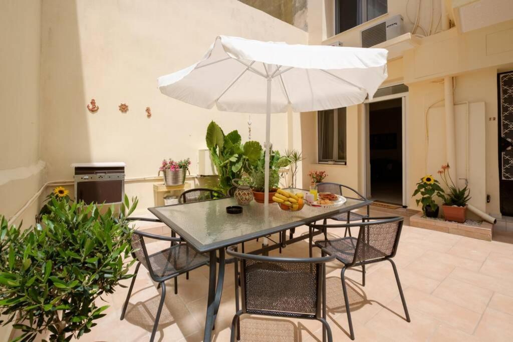 Family W. Yard In Beating Heart Of Old Town * Chania (Crete)