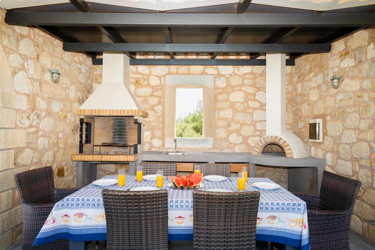 Beachfront Turquoise With Private Pool, Bbq And Ping Pong Table Chania (Crete)