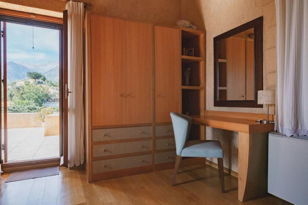 Kalogra - Architect With Breathtaking Views * Chania (Crete)