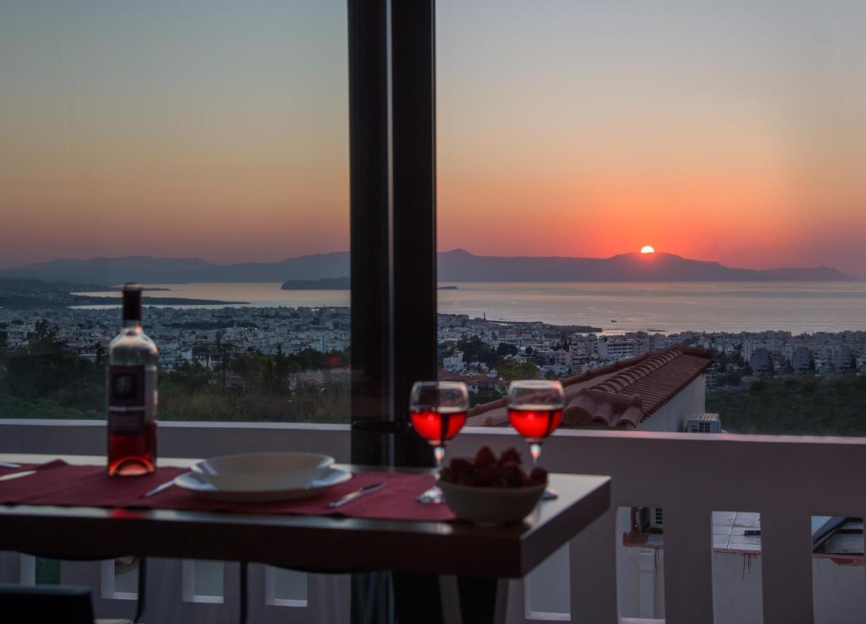 Philip- Overlooks Chania Apartment *