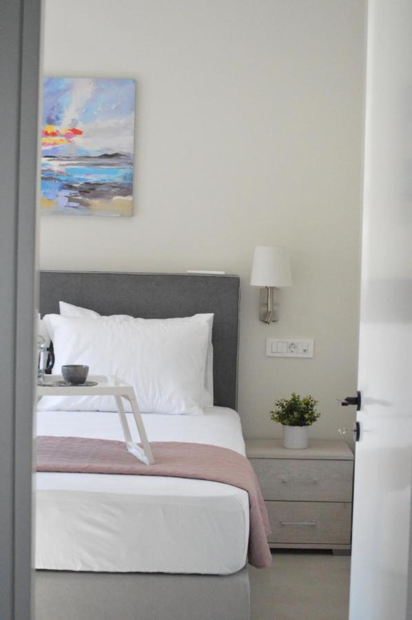 Leonidas House Apartment