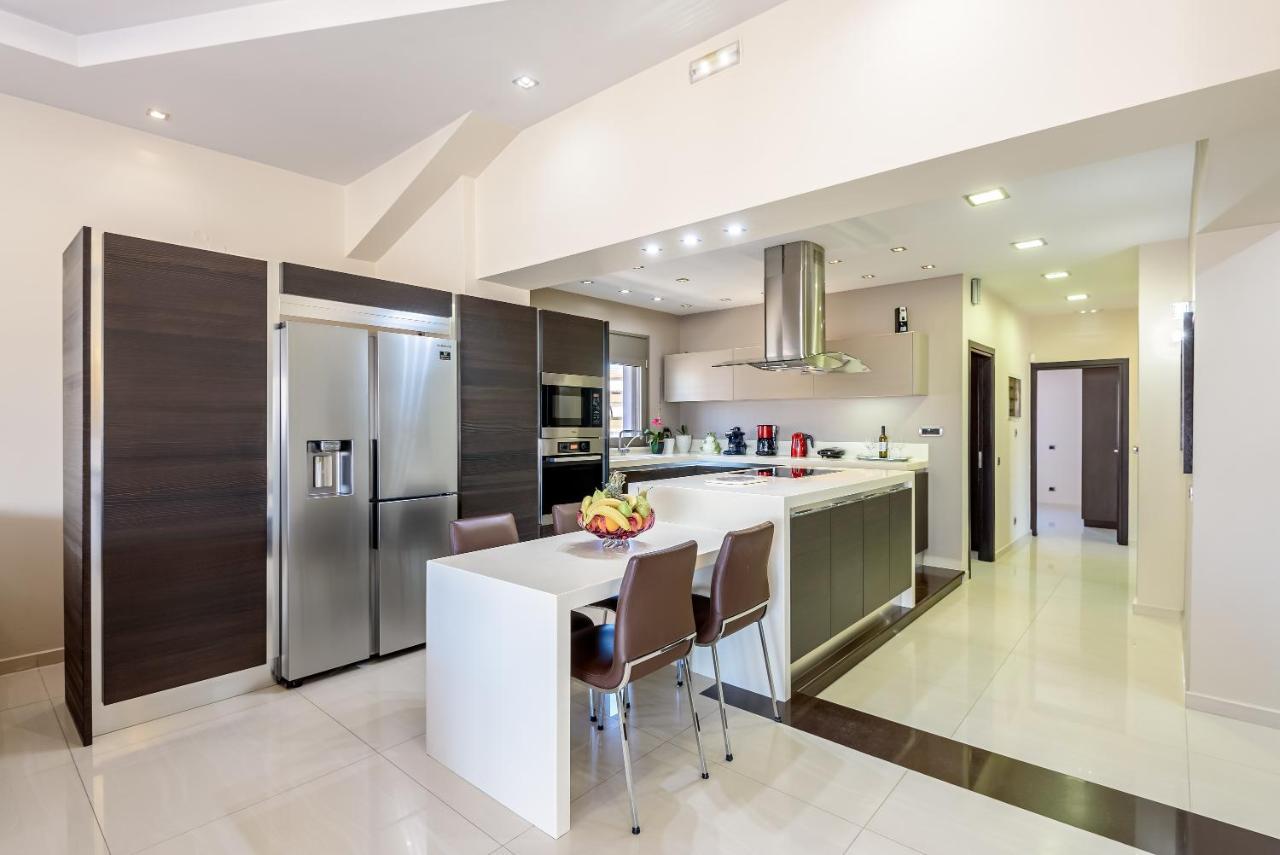 Luxury In Center With Rooftop Swimming Pool