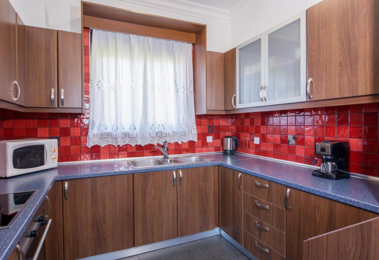 Apartment Philip- Overlooks Chania *