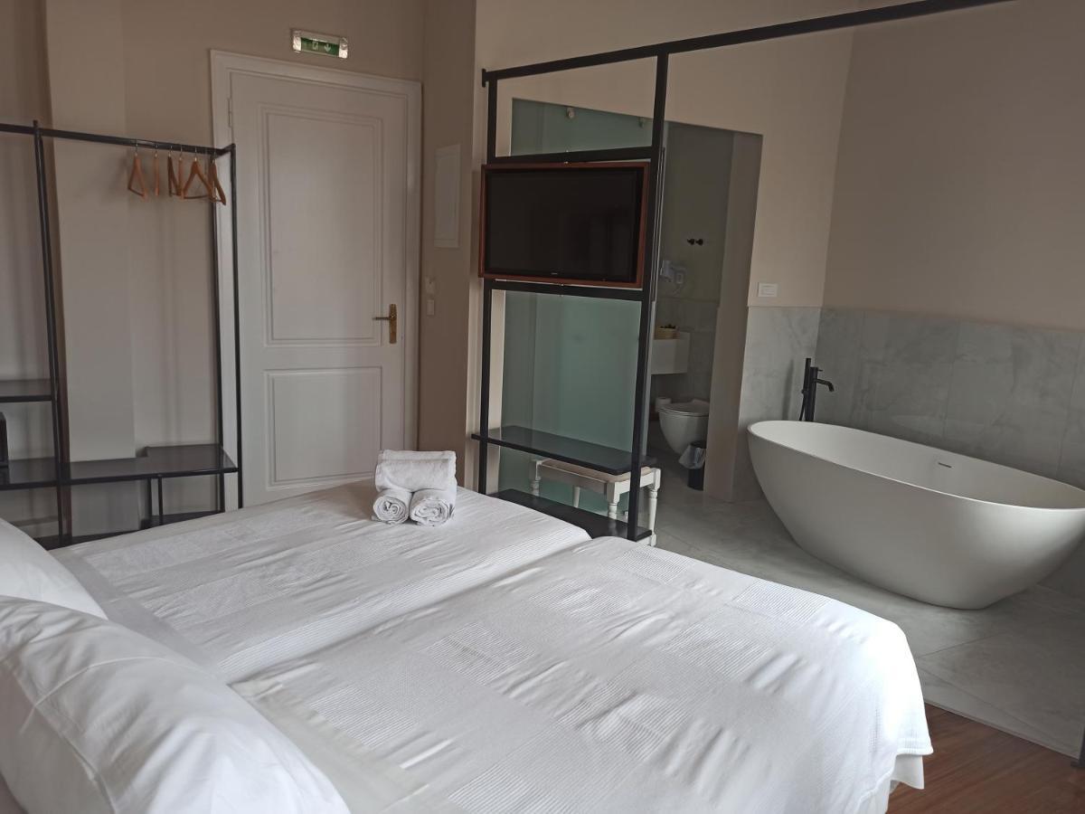 Amphora Hotel 3*