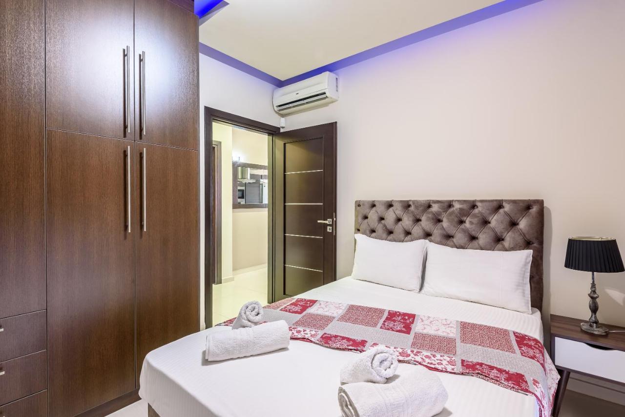 Luxury In Center With Rooftop Swimming Pool