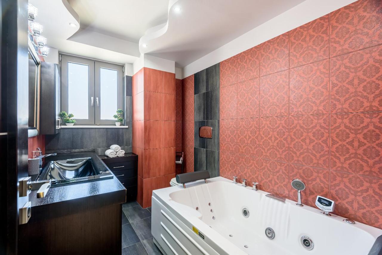 Luxury In Center With Rooftop Swimming Pool *