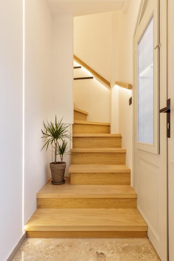 Arch 4 Luxury Living , Room II *