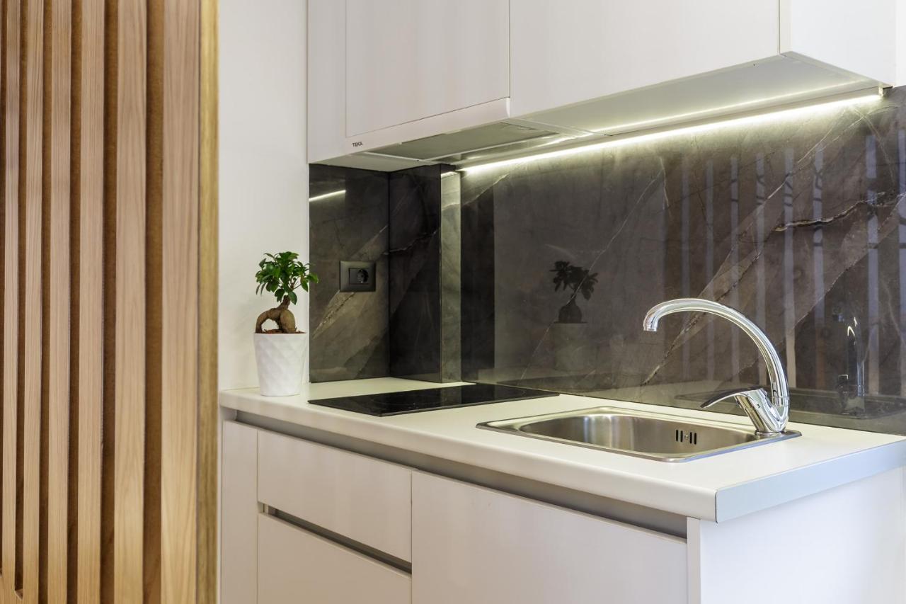 Arch 4 Luxury Living , Room II Apartment *