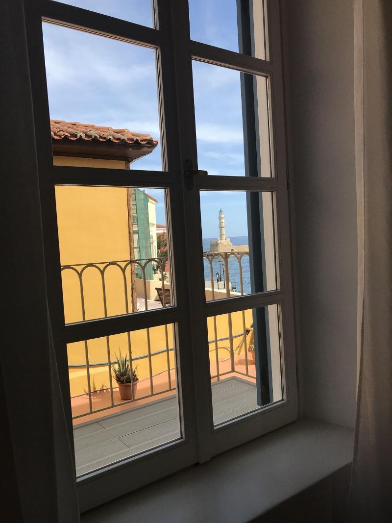 Amphora Hotel 3*