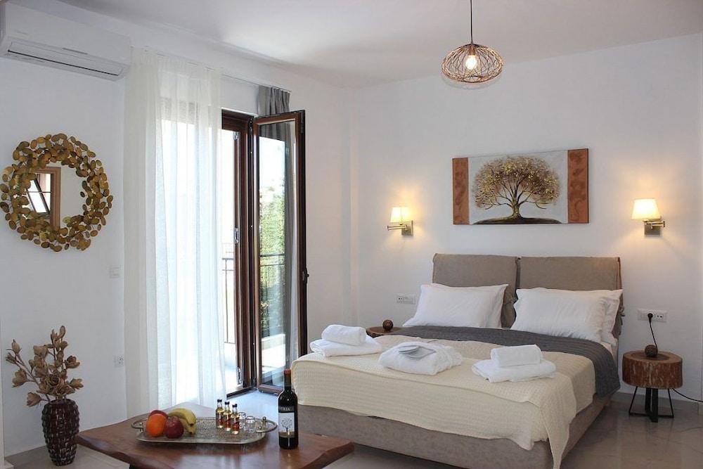 Deluxe Hotel
