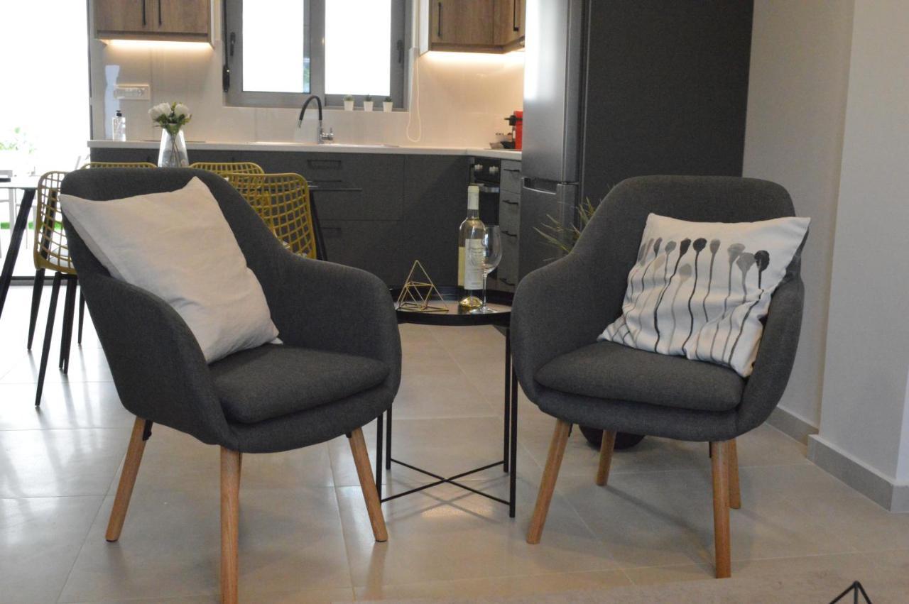 Leonidas House Apartment
