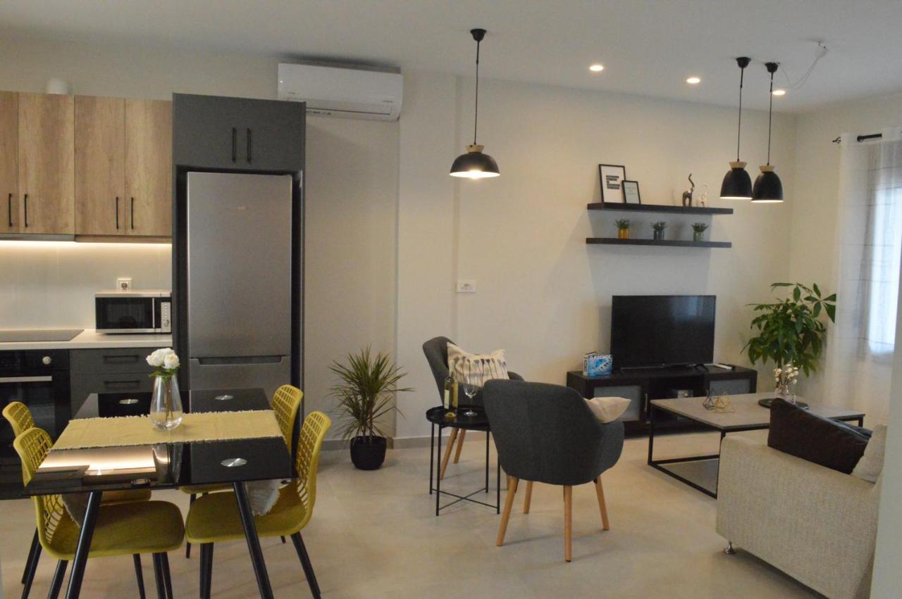 Leonidas House Apartment