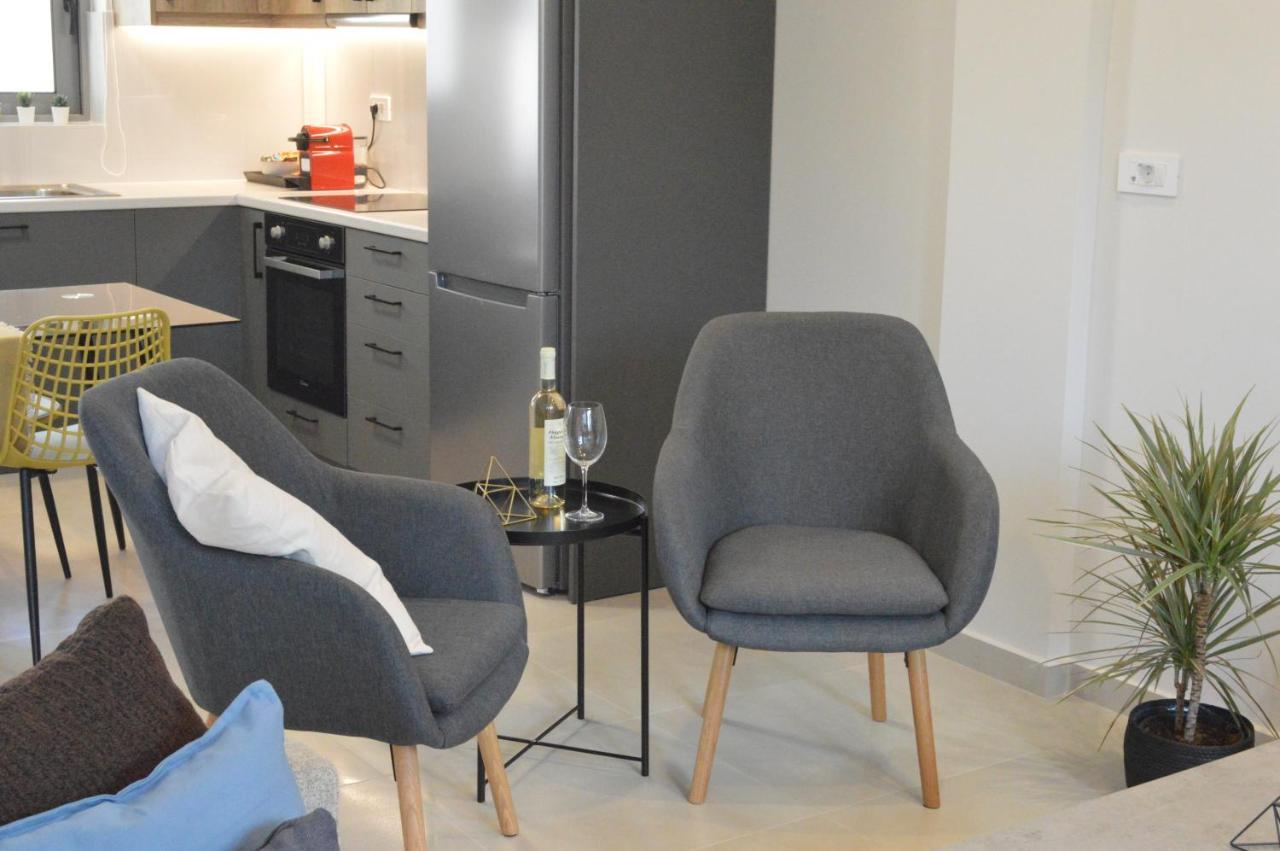 Leonidas House Apartment *