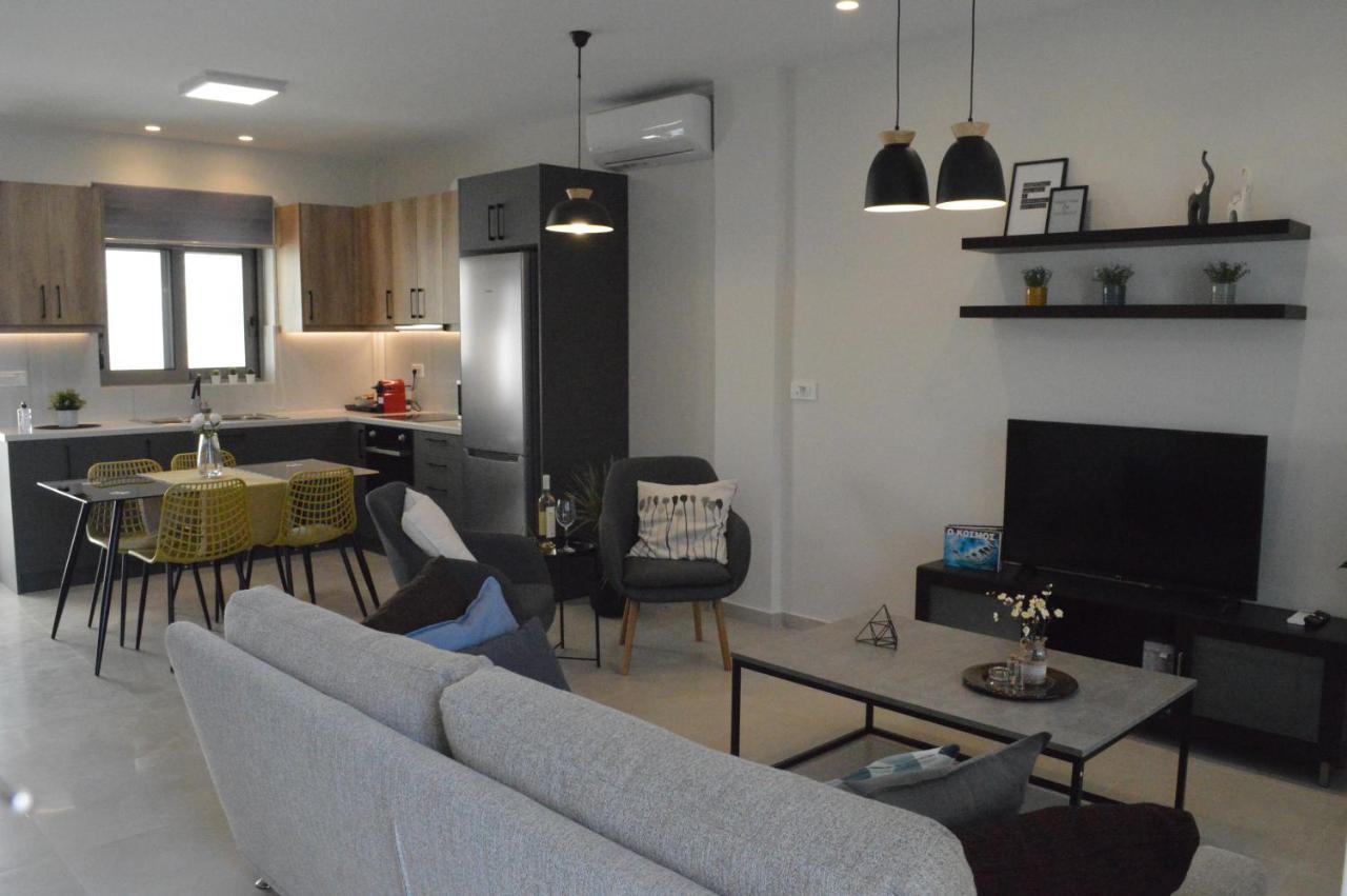 Leonidas House Apartment *