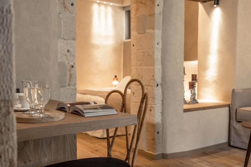 J&G Suites Hotel 3*