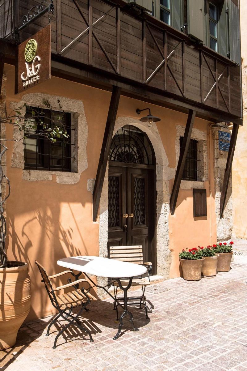 J&G Suites Hotel 3*