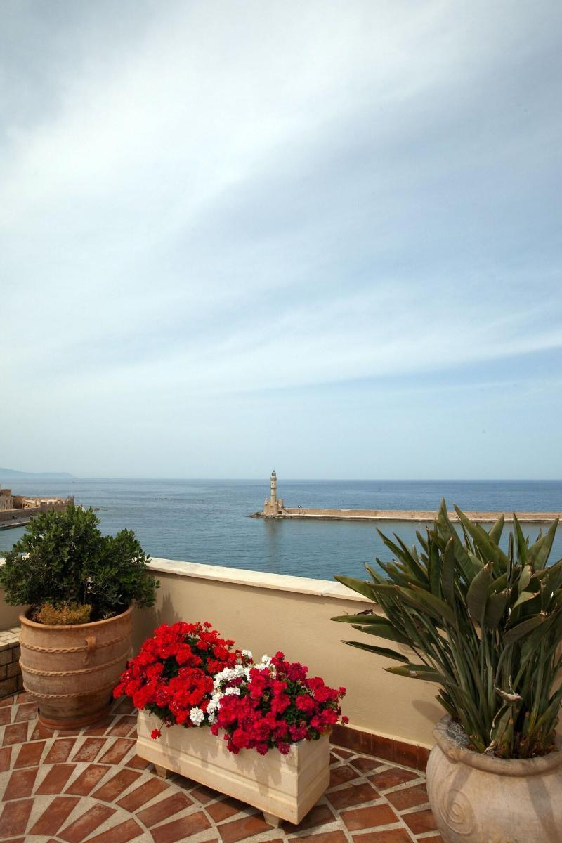 Pandora Aparthotel 4*