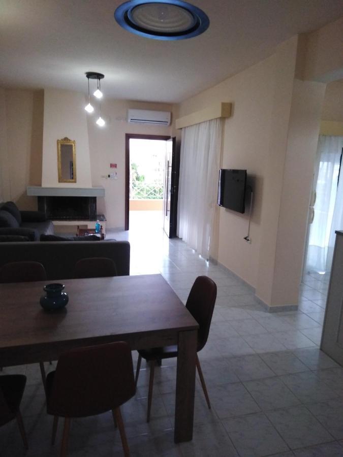 Souvlakis Pool Aparthotel Chania (Crete)