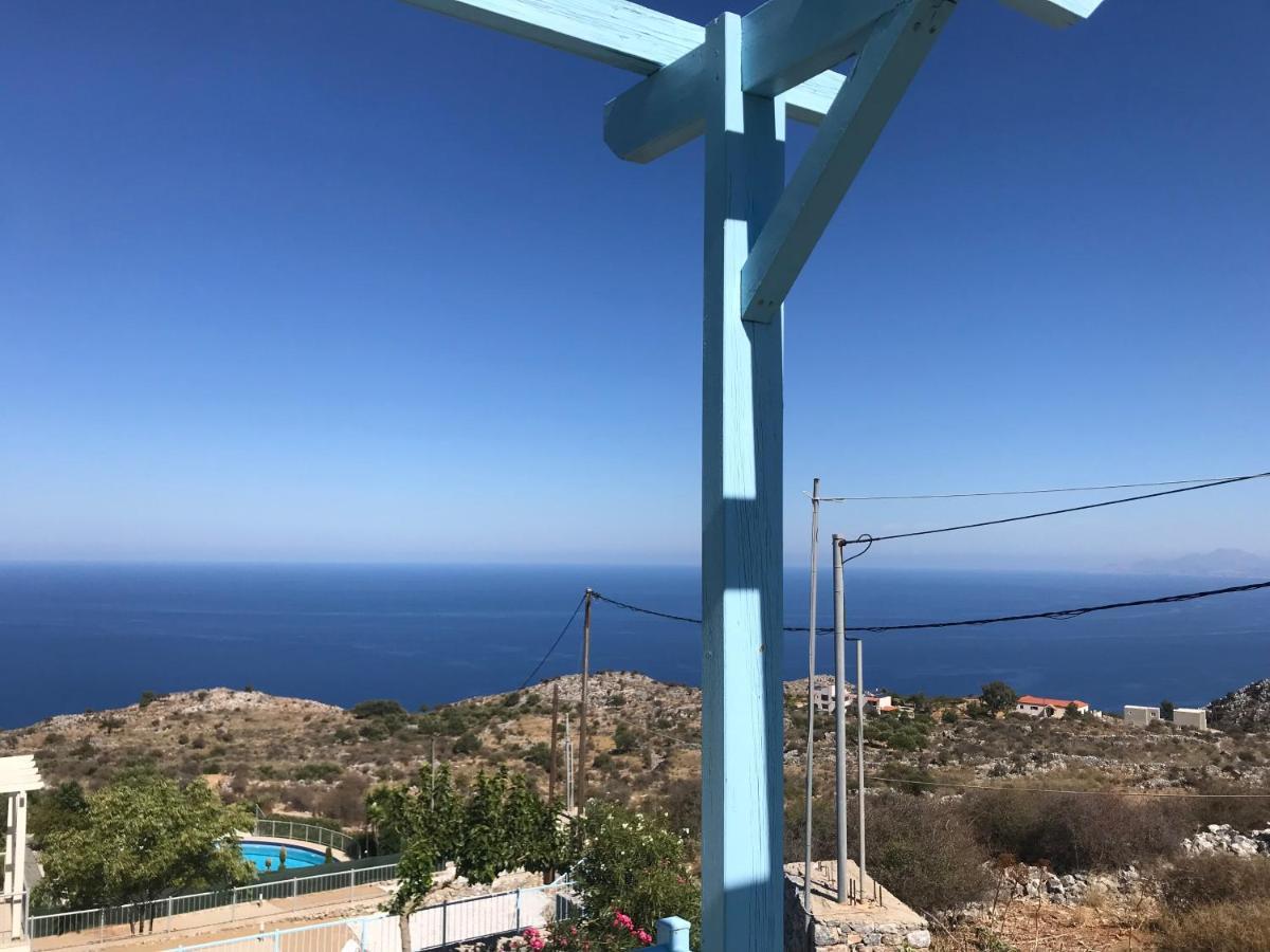 Villa Tranquil Vista Villa: Seaside Retreat With Private Pool *